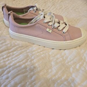 CARIUMA OCA Low Women’s Sneakers 7.5 Rose Red Canvas Low Top Sustainable Casual